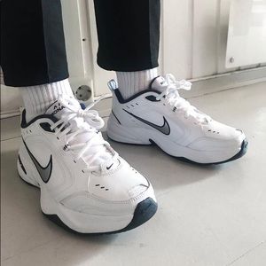 NIKE MONARCHS